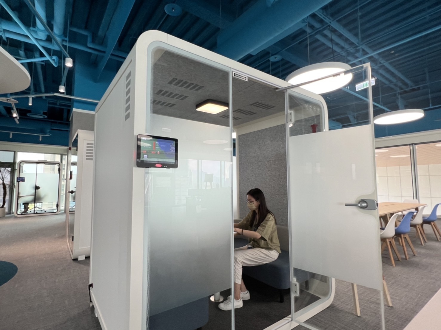 大庄家高雄據點的智慧行動辦公艙，展現大庄家在面板以外的研發應用軟實力